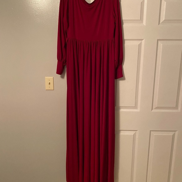 Maternity, XL, two slits on both sides for legs, dark red, shows bump well! - Picture 2 of 4